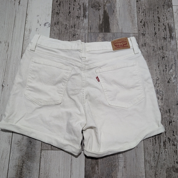 Levi's Women's White Denim Jeans Shorts Mid Rise in Size 31 Red Tab - Picture 6 of 7